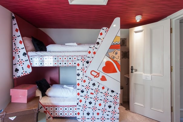 Alice_In_Wonderland_Themed_Hotel_Brighton_England.jpg Alice_In_Wonderland_Themed_Hotel_Brighton_England.jpg