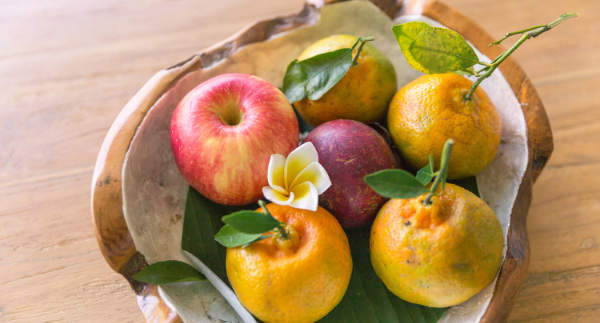 bowl-of-fruits-for-welcoming-guests